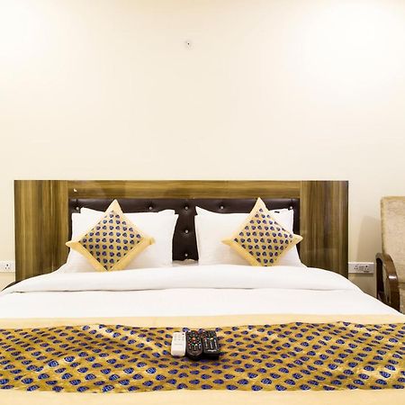 Fabhotel Signature Cyber Park Делхи Екстериор снимка