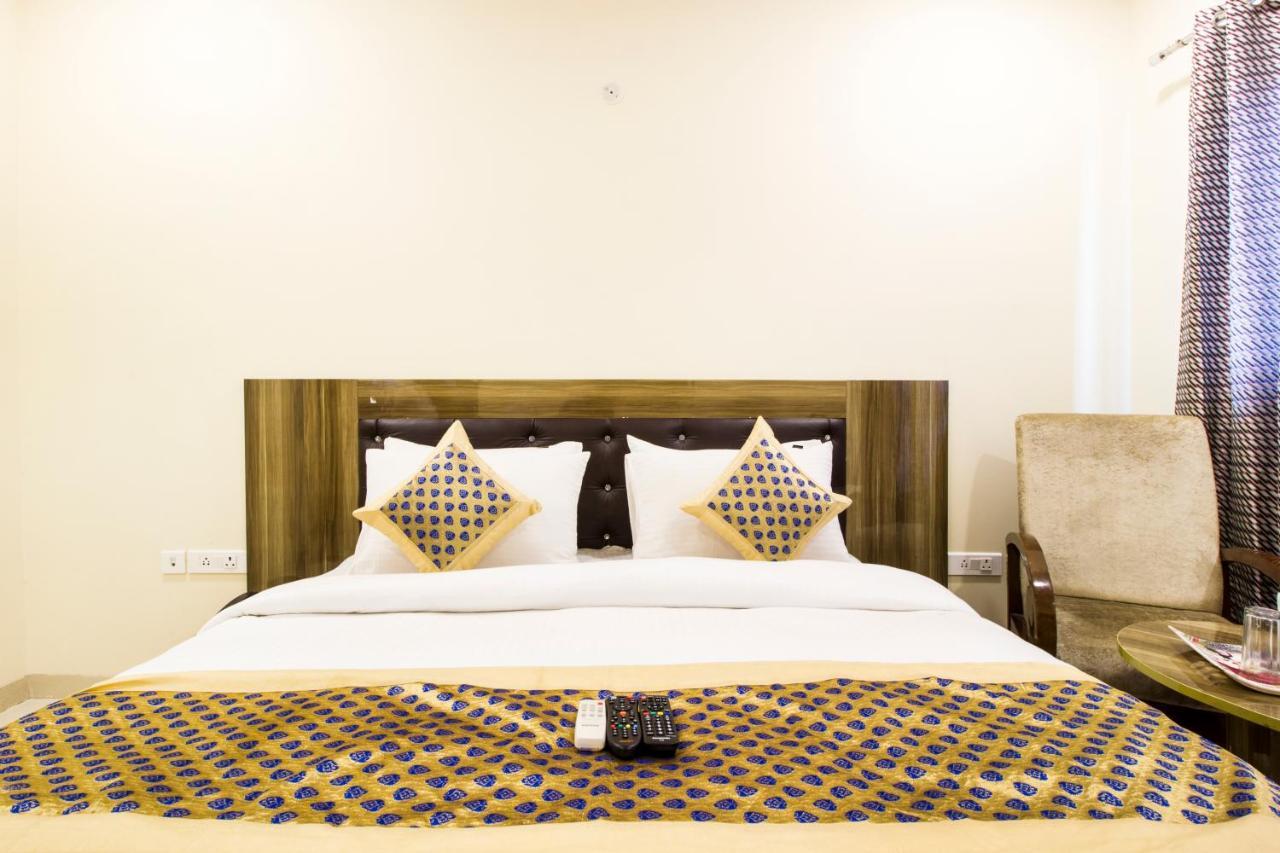 Fabhotel Signature Cyber Park Делхи Екстериор снимка