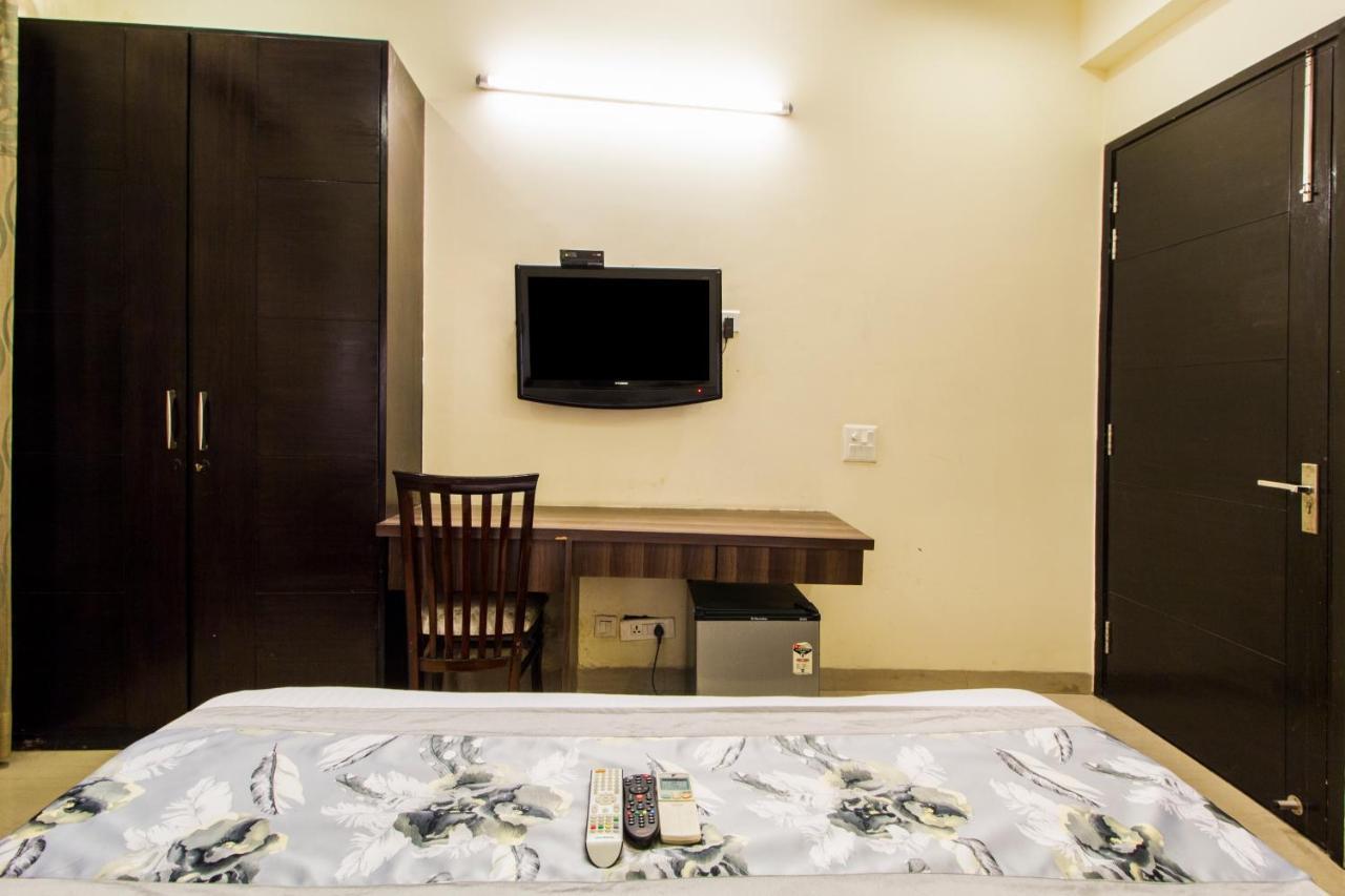 Fabhotel Signature Cyber Park Делхи Екстериор снимка